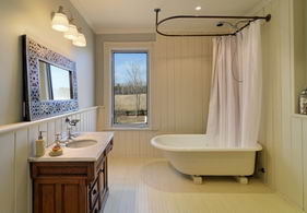 Guest Bathroom - Country homes for sale and luxury real estate including horse farms and property in the Caledon and King City areas near Toronto